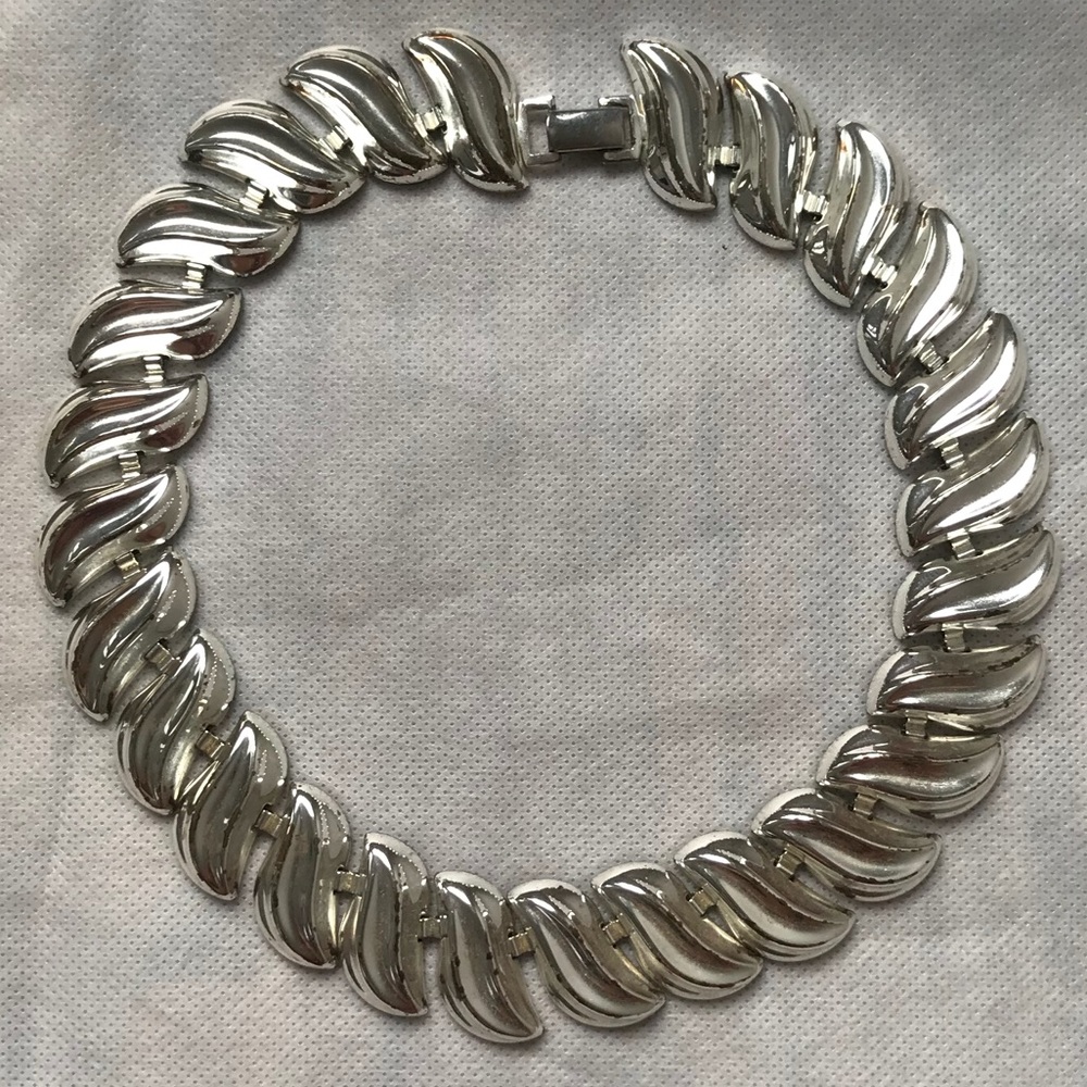 Silver metal necklace